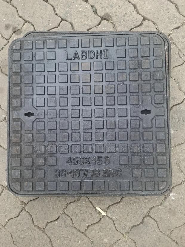 18inch by 18 Inch Cast Iron Manhole Cover - main view
