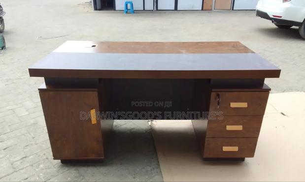 Executive Office Table - main view