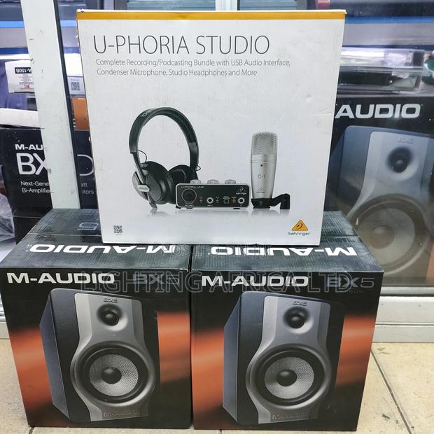 Mini Studio Set Up Recording Podcast - main view