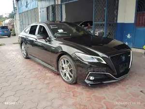 Toyota Crown 2019 Black