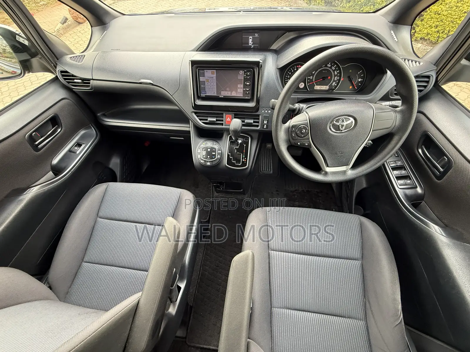 Toyota Voxy 2018 Blue