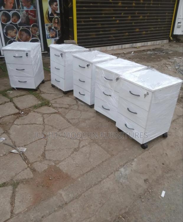 Pure White Mobile Drawer - main view