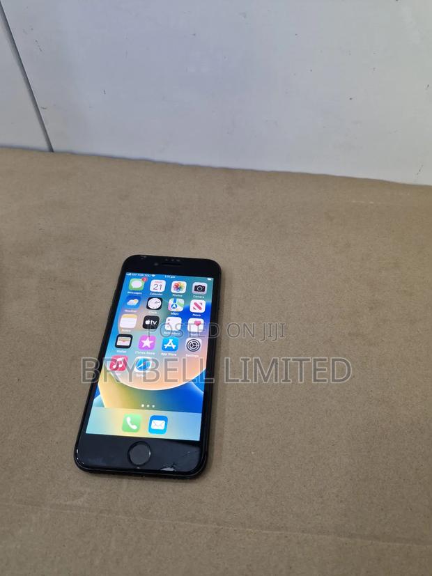 Apple iPhone 8 64 GB Black - main view