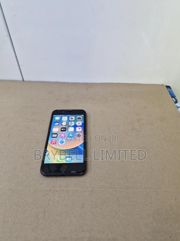 Apple iPhone 8 64 GB Black - thumbnail 4