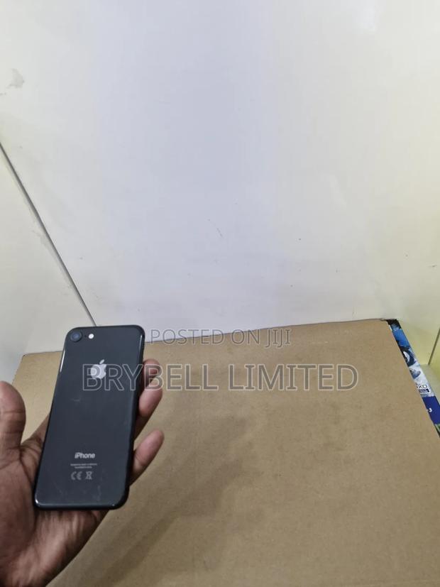 Apple iPhone 8 64 GB Black - thumbnail 5