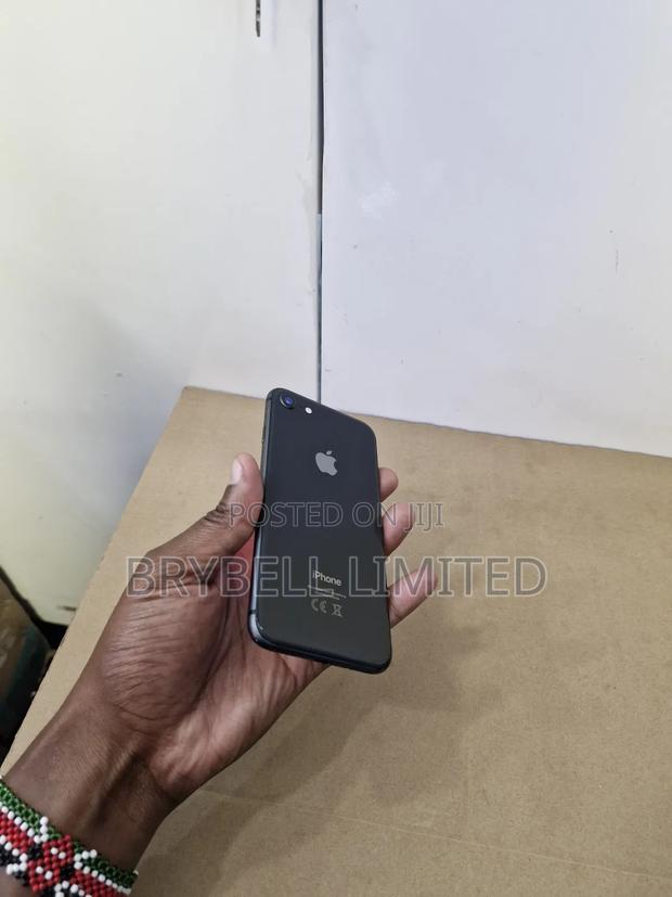 Apple iPhone 8 64 GB Black - thumbnail 3