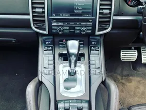 Porsche Cayenne Turbo 2011 Black