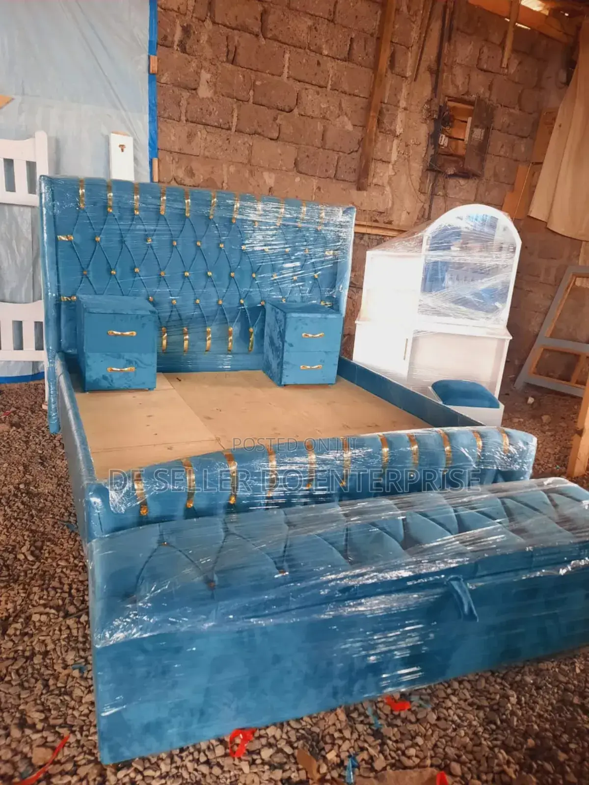 6*6 Bed, 2 Side Drawers Ottoman