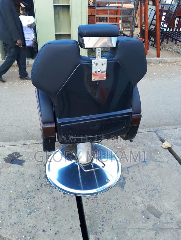 Executive Barber Chair Styling - thumbnail 3