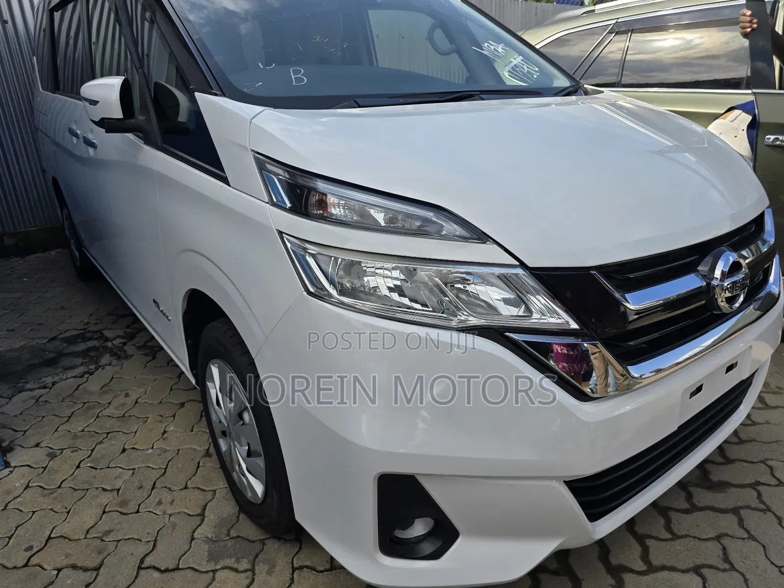 Nissan Serena 2018 White