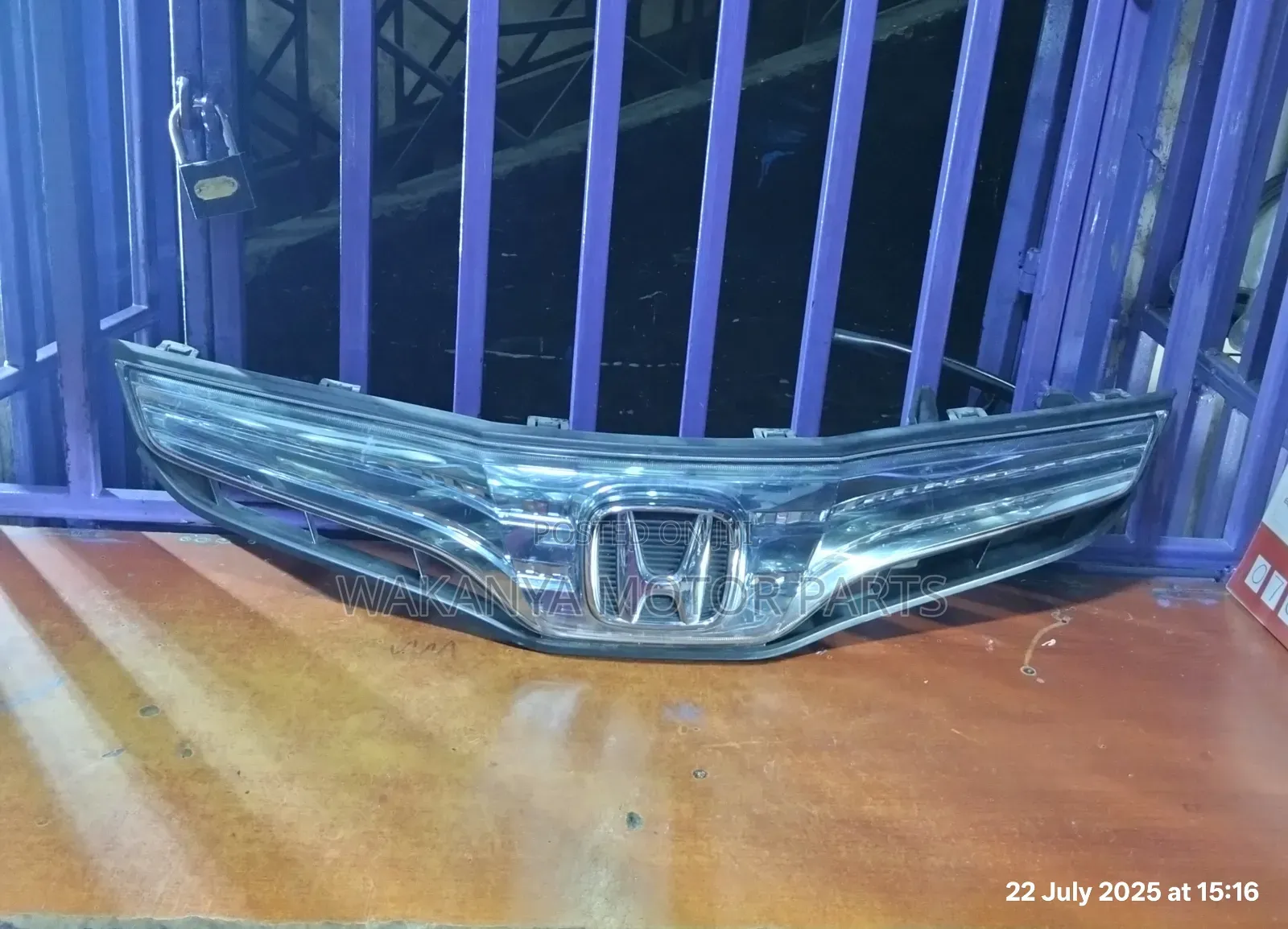 Honda Fit Model 2010/2013 Grille, Clean Ex Japan