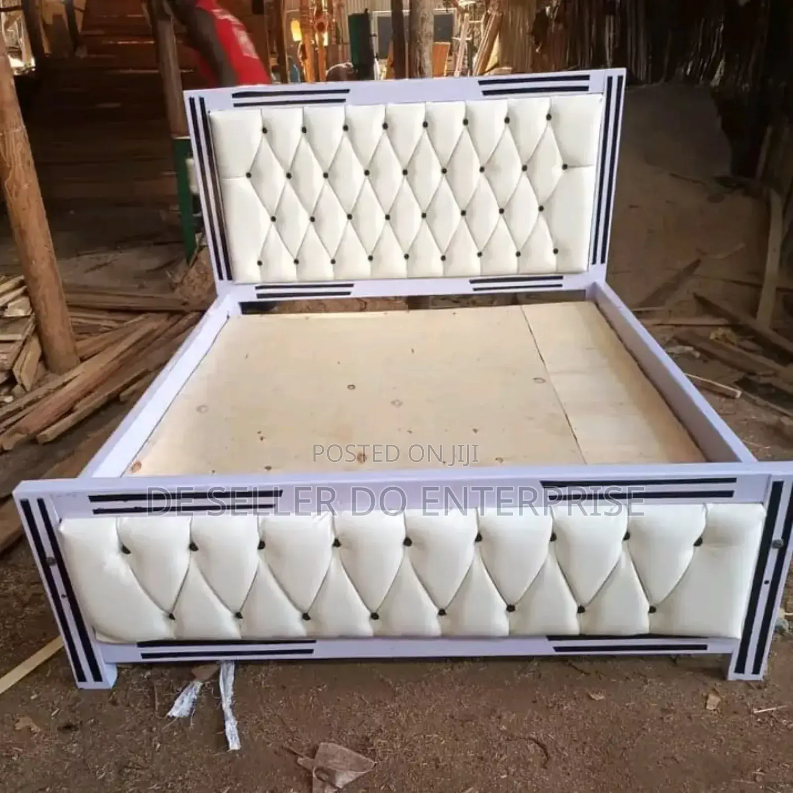Mocket Bed 5*6 Turfted Bed