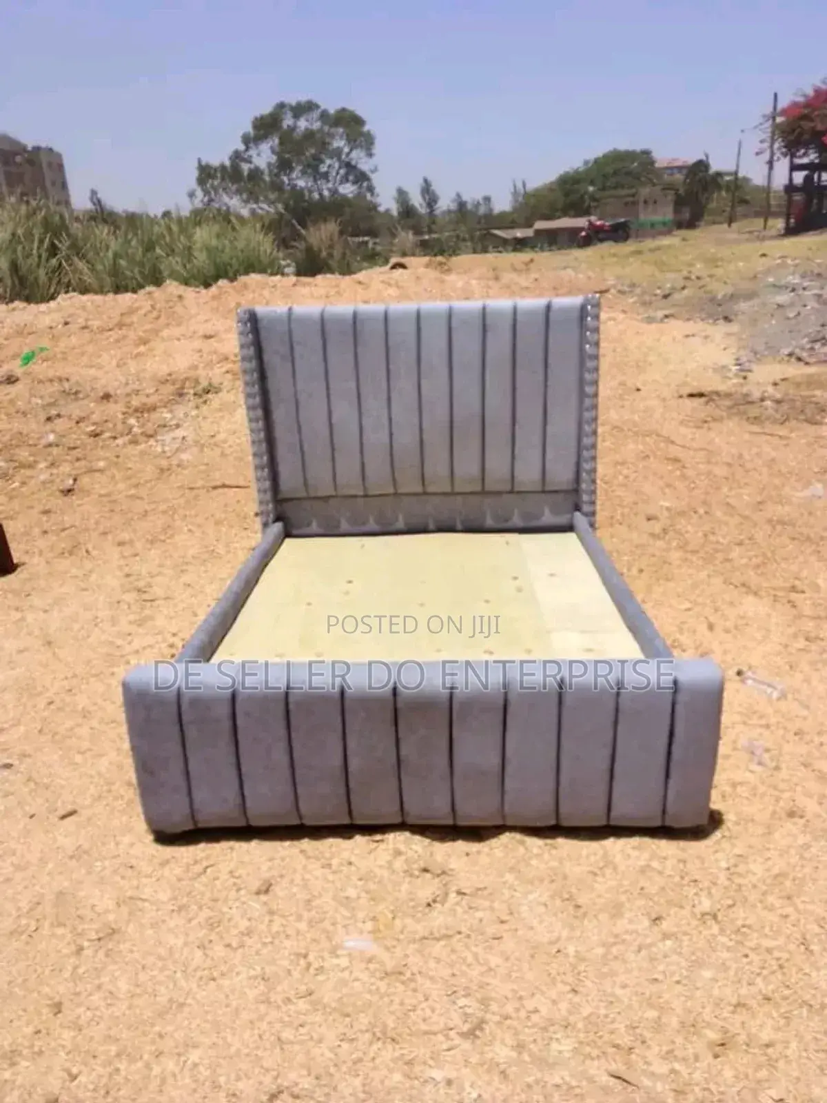 Gray Chester Bed Gray Line