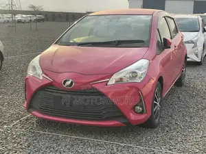 Toyota Vitz 1.3 FWD 5dr 2017 Pink