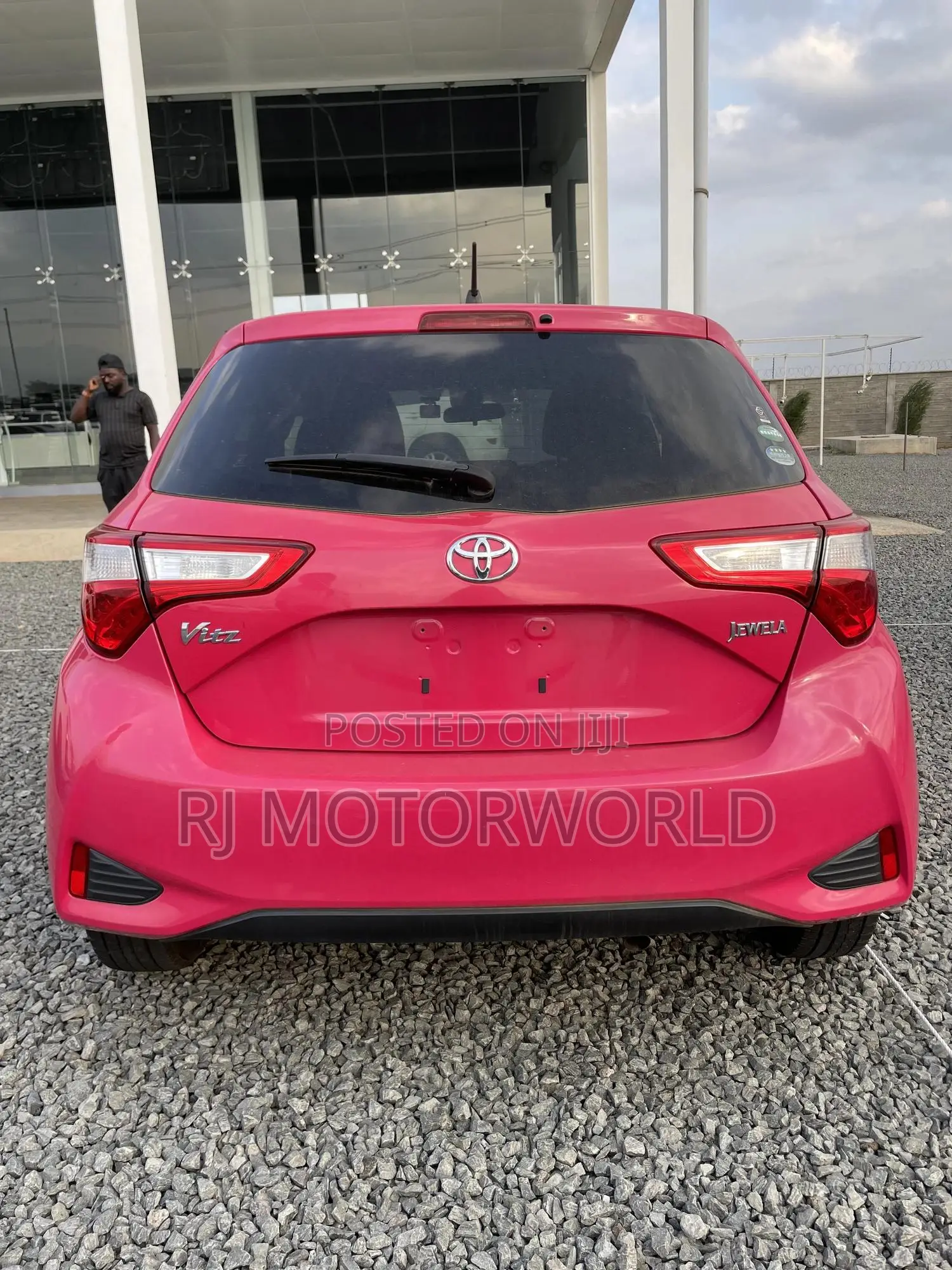 Toyota Vitz 1.3 FWD 5dr 2017 Pink