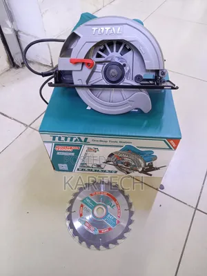 Total Industrial 1200w Circular Saw