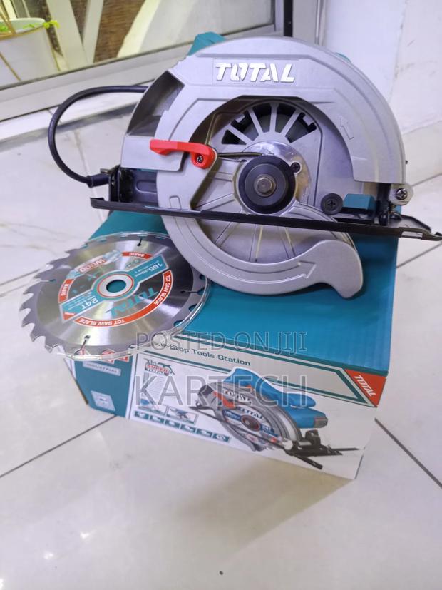 Total Industrial 1400w 7" Corded Circular Saw