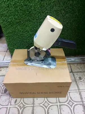 Highly Performing Cloth Cutting Machine