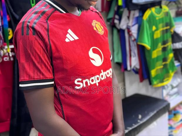 Man Utd Home Kit 25/26 - thumbnail 3