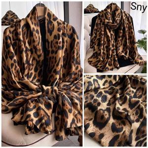 Geometric Pattern Shoulder / Kneck /Head Wrap - thumbnail 2