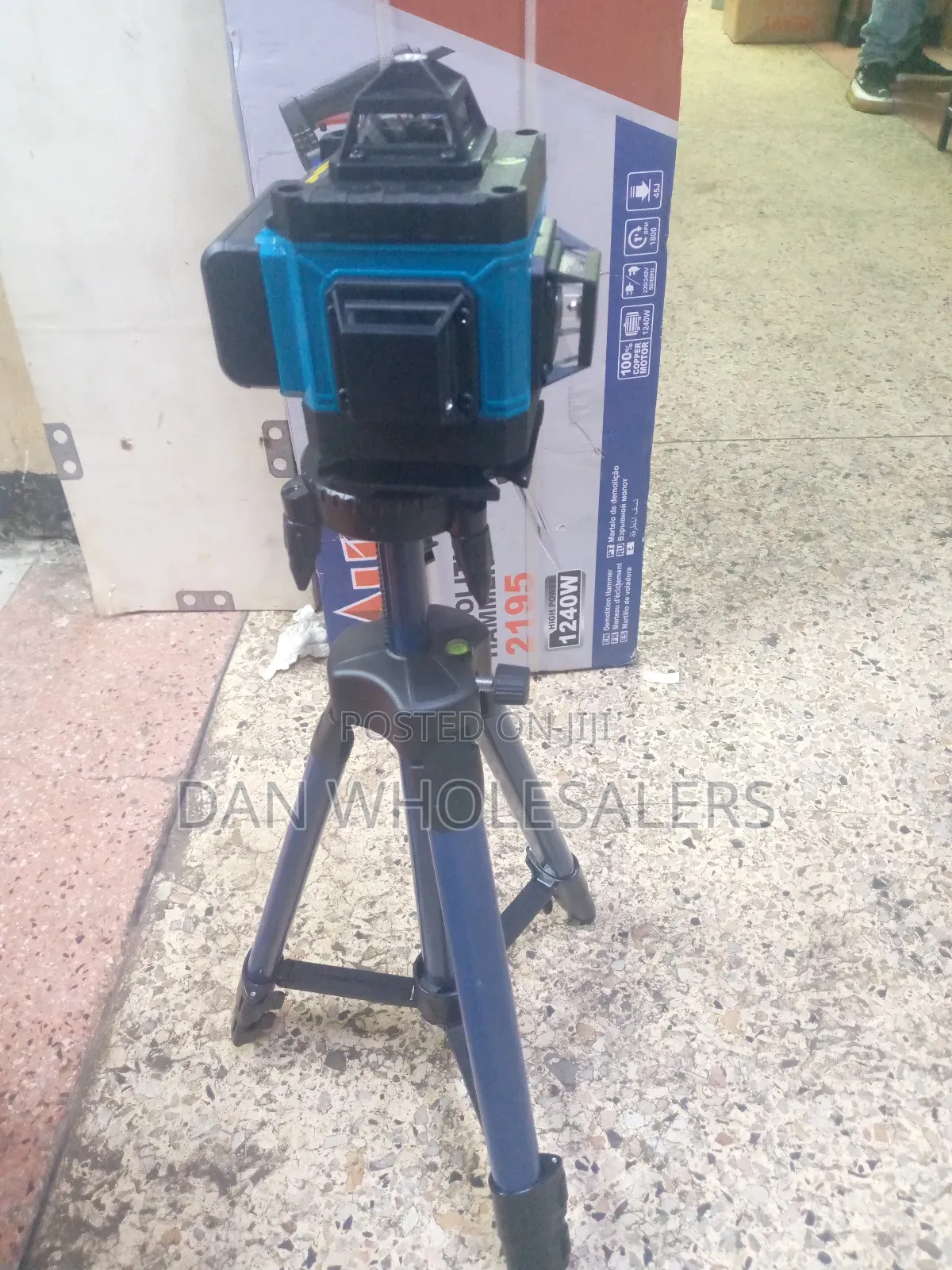 12 Lines Makita Leaser Level Machine With Adjustable Stand