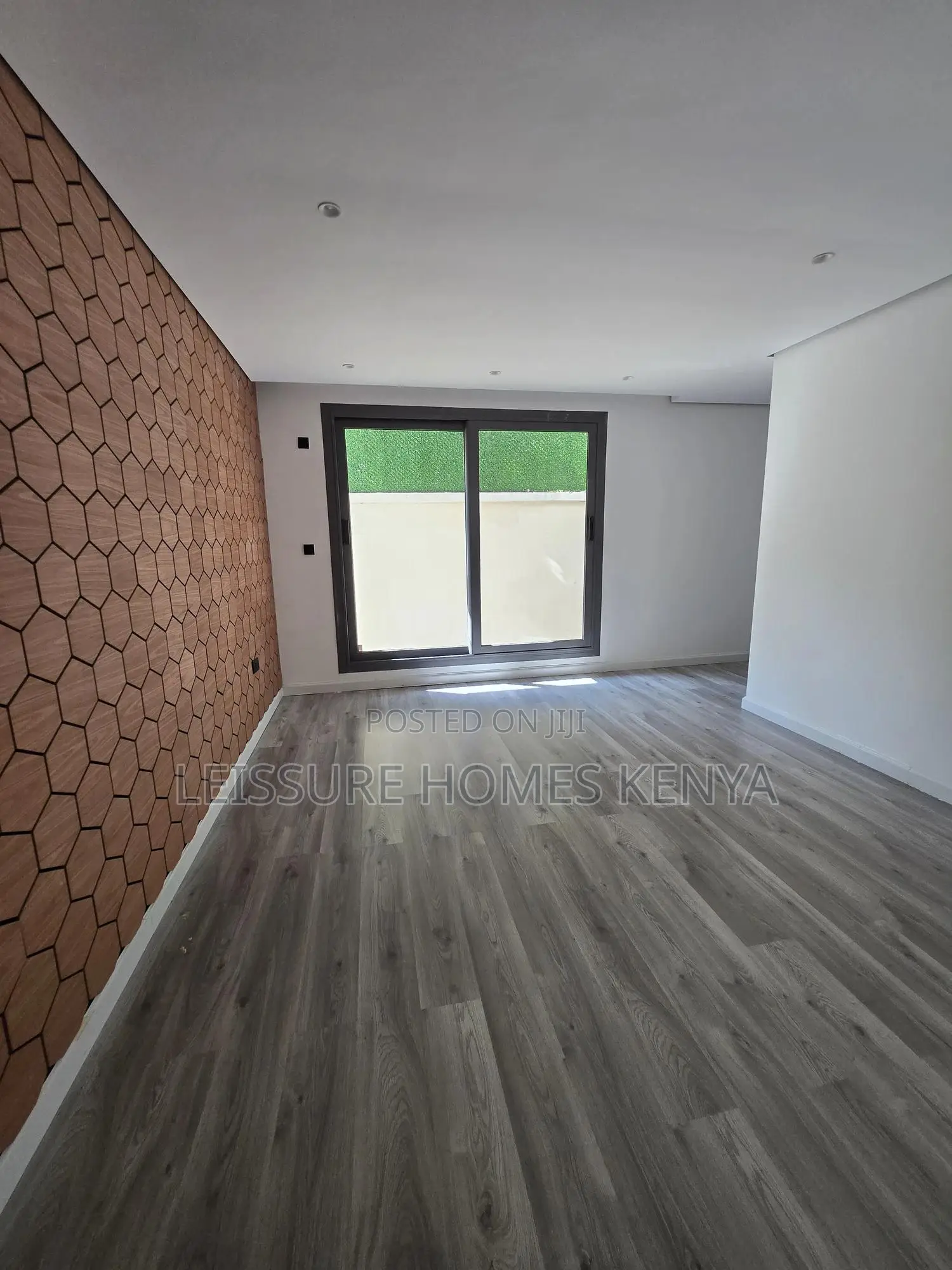 5bdrm Villa in Lavington for sale