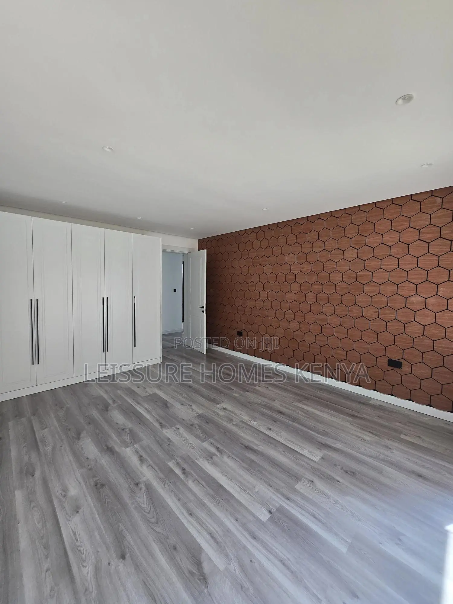 5bdrm Villa in Lavington for sale