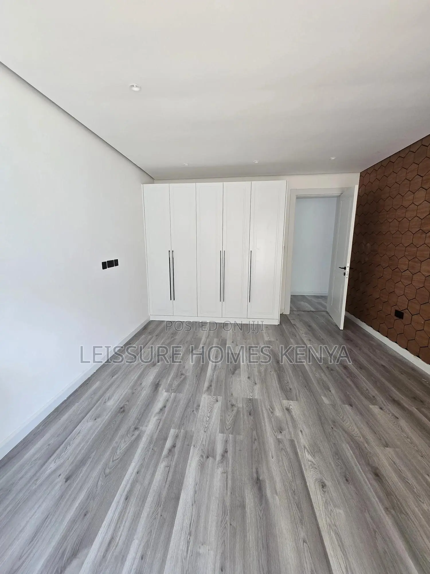 5bdrm Villa in Lavington for sale