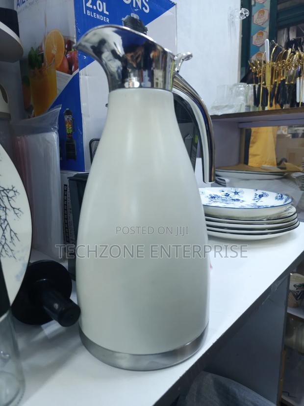 Unbreakable 2l Jp Flask in Black and White 
