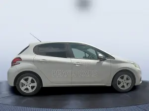 Peugeot 208 2016 White