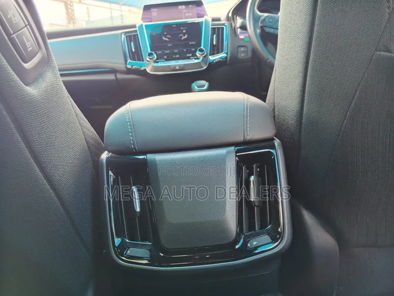 Toyota Crown 2018 White