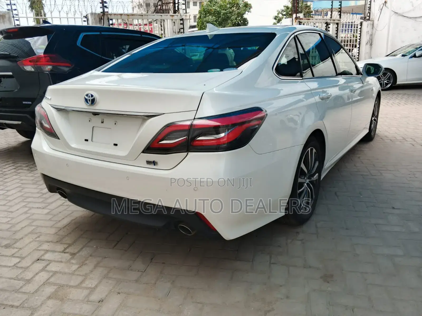 Toyota Crown 2018 White