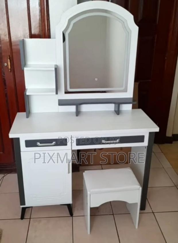 Big Dressing Table With Mirror - main view