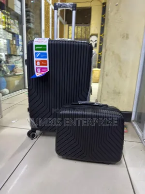 Black Medium Suitcase With a Beauty Case Set of 2 in 1 4000