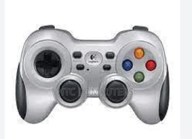 Logitech F710 Gamepad Pc Rf Black and Silver - main view