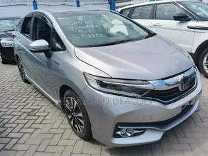 Honda Fit Shuttle 2018 Silver