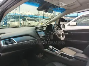 Honda Fit Shuttle 2018 Silver