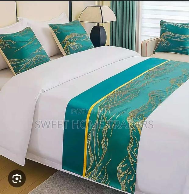 Bedrunner With Matching Pillow Cases