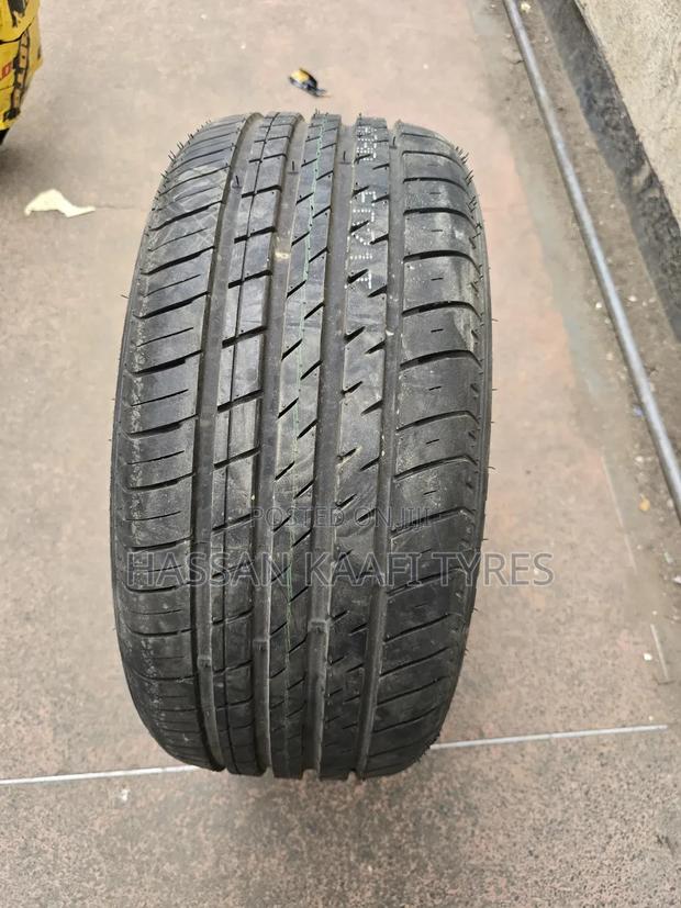 215/40r17 Boto Tyre