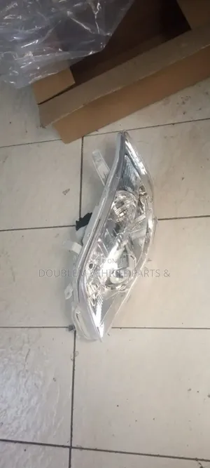 Headlamp Corolla Fielder/Axio Saloon 2008,2009,2010 Xenon