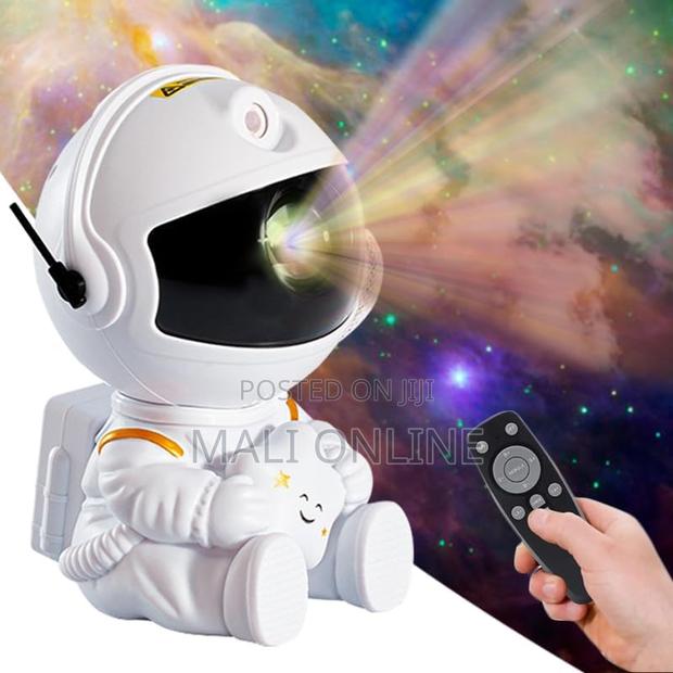 Mini Astronaut Galaxy Star Projector Night Light - thumbnail 2