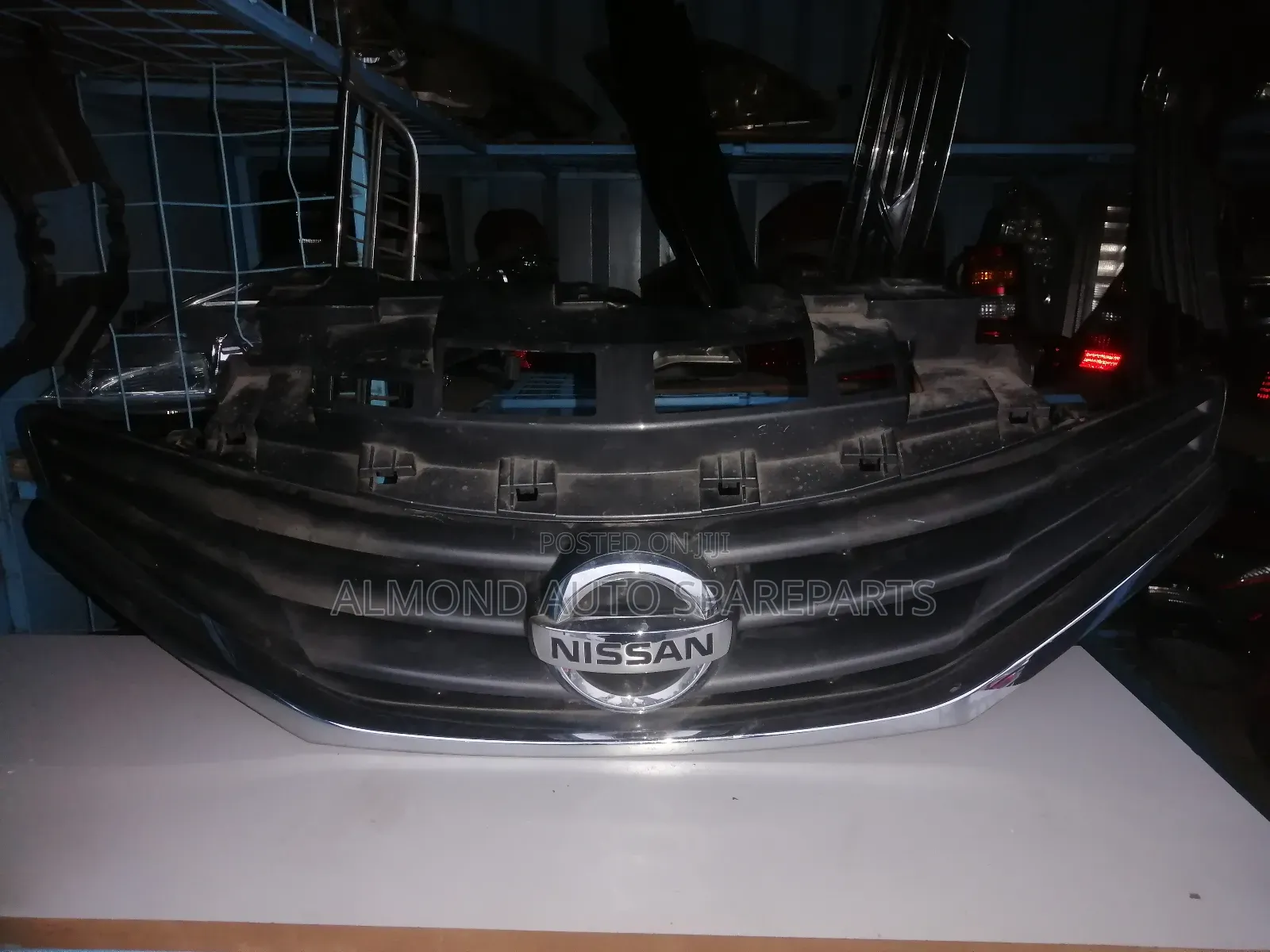 Nissan Note Grille