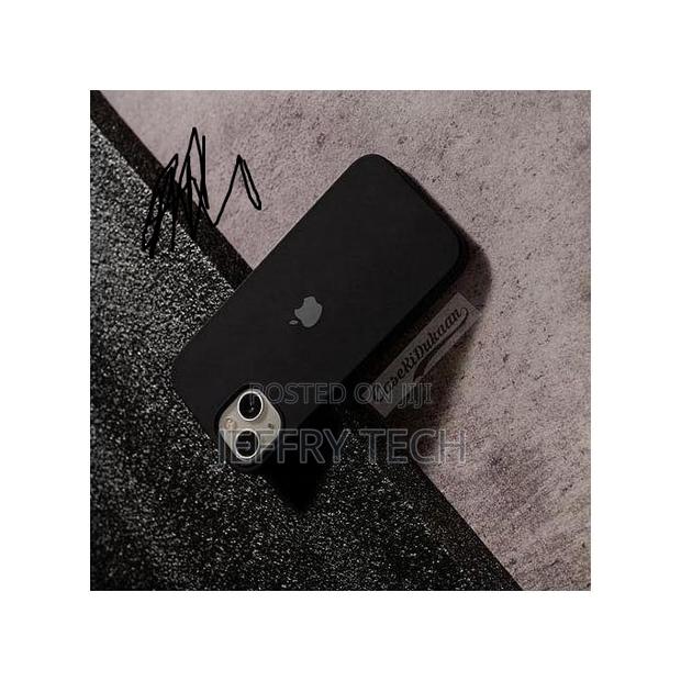 iPhone 15 Silicone Cover Case - Black. - thumbnail 3