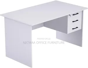 Office Desk: 0.9m Elegant And Sturdy Office/Study Desk