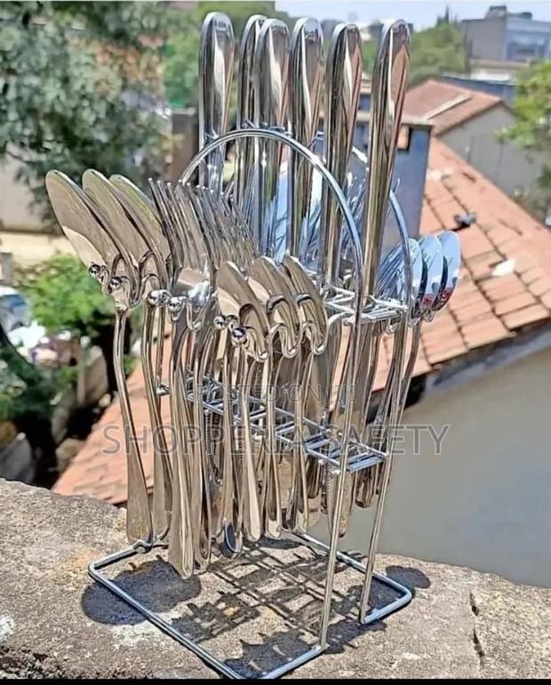 24 Pieces Cutlery Set