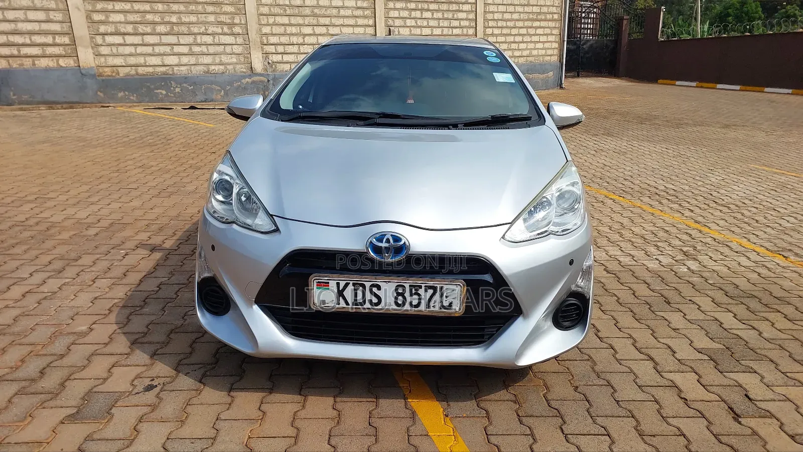 Toyota Aqua 2018 Silver