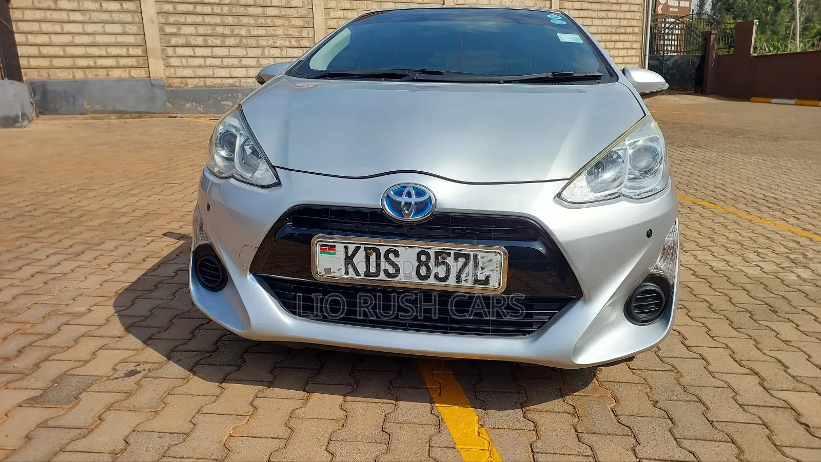 Toyota Aqua 2018 Silver