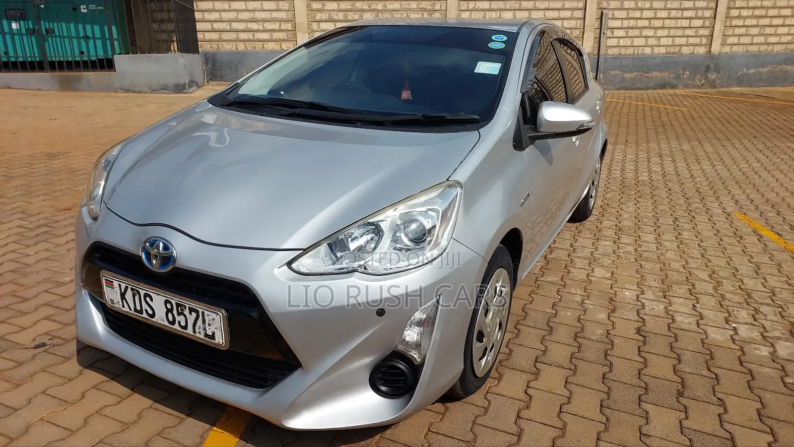Toyota Aqua 2018 Silver