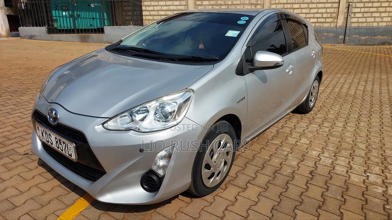 Toyota Aqua 2018 Silver