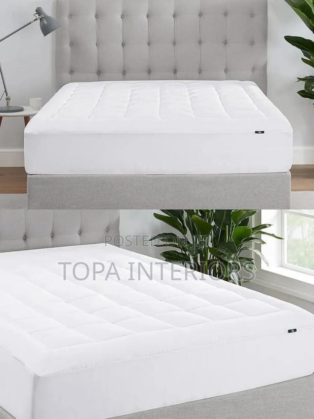 White Elegant Liquidproof Mattress Protector for All Beds